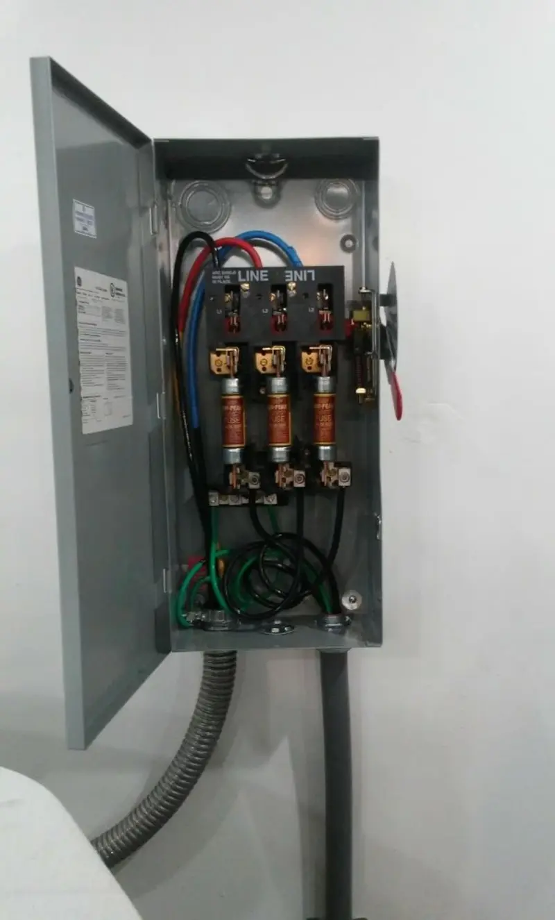 Three-phase disconnect switch installed for Smoke Detector Installation in Fort Belvoir